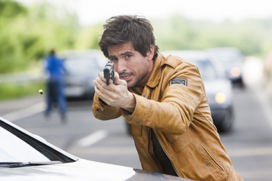 Ben (Tom Beck) versucht die Gangster zu stoppen, die auf der Autobahn einem einzelnen Mann nachjagen...