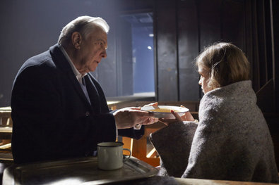 Bild 1 von 14: Matthias (Heikko Deutschmann, r.) erzählt Semir (Erdogan Atalay) und Alex (Vinzenz Kiefer), wie er zum Personenschützer der Familie Brecht wurde.