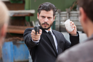 Obrázek 1 z 14: Když Alex (. Vinzenz Kiefer, l) požádat o práci jako řidič senzace, splňují Flo (Manuel Cortez, M.) a Hagen (Mario Irrek) ho s podezřením, ale Alex dostane svou šanci.