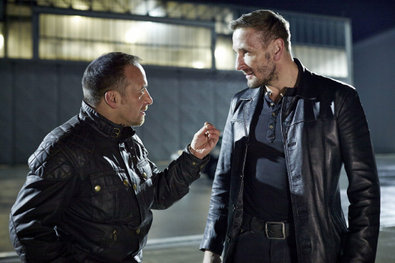 André (Mark Keller, r.) will nicht das Semir (Erdogan Atalay) ihn in die Berge begleitet.