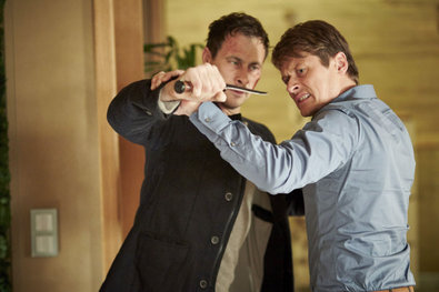 Bild 1 von 20: Während Semir (Erdogan Atalay, l.) sich noch nicht sicher ist, was er von Alex Brandt (Vinzenz Kiefer) halten soll, lässt Kim Krüger (Katja Woywood, 2.v.l.) diesen von Jenny (Katrin Heß) erst einmal aufs Revier bringen.