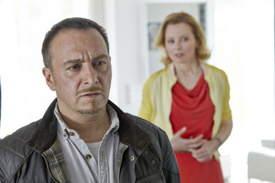 Für Semir (Erdogan Atalay) bricht eine Welt zusammen, als Andrea (Carina Wiese) ihre Ehe in Frage stellt und zugibt, sich in einen anderen Mann verliebt zu haben.