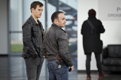 Bild 1 von 15: Mats Vollmer (Wayne Carpendale, l.) behauptet Semir (Erdogan Atalay, M.) und Alex (Vinzenz Kiefer) gegenüber, die Sache mit dem plötzlich aufgetauchten Spike klären zu wollen.