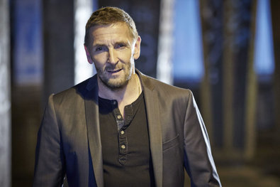 Semir und seine Tochter werden im letzten Moment aus der tödlichen Falle gerettet - von Semirs tot geglaubtem Ex-Partner André Fux (Mark Keller)...