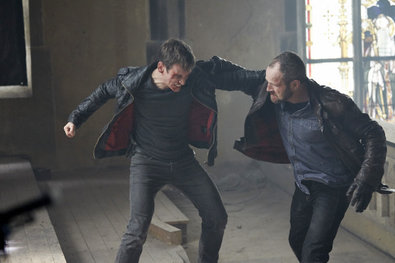 Bild 1 von 15: Mats Vollmer (Wayne Carpendale, l.) behauptet Semir (Erdogan Atalay, M.) und Alex (Vinzenz Kiefer) gegenüber, die Sache mit dem plötzlich aufgetauchten Spike klären zu wollen.