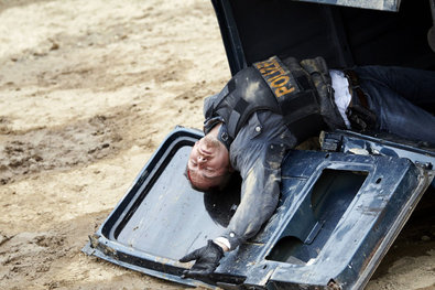 Semir (Erdogan Atalay), je bezmocný v útěk vozidla, který je také Van Bergen a Nina chce pátrat po pomstě ve vzduchu ...