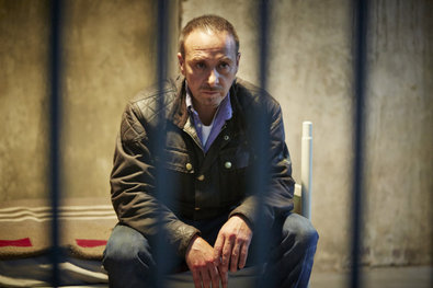 Bild 1 von 23: Semirs Tochter Dana (Gizem Emre) wurde mit Drogen gefügig gemacht und als Sexklavin an den lüsternen Beauchamp (Andreas Wellano) verkauft...