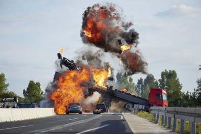 Bild 1 von 23: Semirs Tochter Dana (Gizem Emre) wurde mit Drogen gefügig gemacht und als Sexklavin an den lüsternen Beauchamp (Andreas Wellano) verkauft...