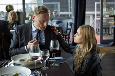 Obrázek 1 z 14: Když Alex (. Vinzenz Kiefer, l) požádat o práci jako řidič senzace, splňují Flo (Manuel Cortez, M.) a Hagen (Mario Irrek) ho s podezřením, ale Alex dostane svou šanci.