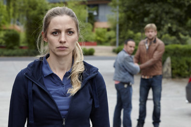 Bild 1 von 9: Alex (Vinzenz Kiefer) versucht Jessies Entführung durch Cortez zu verhindern...