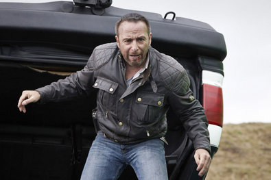 Bild 1 von 20: Während Semir (Erdogan Atalay, l.) sich noch nicht sicher ist, was er von Alex Brandt (Vinzenz Kiefer) halten soll, lässt Kim Krüger (Katja Woywood, 2.v.l.) diesen von Jenny (Katrin Heß) erst einmal aufs Revier bringen.