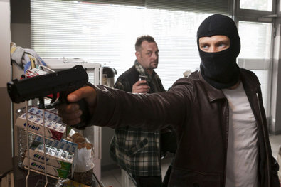 Obrázek 1 z 15: Margaret Ruhnau (Sylke Hannasky, vlevo) a Dr. Ruhnau (Christoph Gareisen) dráha s psychologem (Maria gardenier) a inspektor Černý, TV pokrytí z únosu své dcery (Daniel Wiemerem, r.).