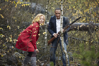 Bild 1 von 15: Grigorov (Murathan Muslu) hat seine Tochter Kalina (Mathilda Hadem) gefunden und will mit ihr das Land verlassen, doch sein Auftreten macht ihr Angst.