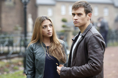 Bild 1 von 15: Grigorov (Murathan Muslu) hat seine Tochter Kalina (Mathilda Hadem) gefunden und will mit ihr das Land verlassen, doch sein Auftreten macht ihr Angst.