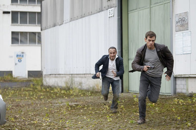 Bild 1 von 15: Grigorov (Murathan Muslu) hat seine Tochter Kalina (Mathilda Hadem) gefunden und will mit ihr das Land verlassen, doch sein Auftreten macht ihr Angst.