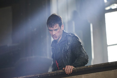 Bild 1 von 15: Mats Vollmer (Wayne Carpendale, l.) behauptet Semir (Erdogan Atalay, M.) und Alex (Vinzenz Kiefer) gegenüber, die Sache mit dem plötzlich aufgetauchten Spike klären zu wollen.