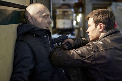 Bild 1 von 15: Grigorov (Murathan Muslu) hat seine Tochter Kalina (Mathilda Hadem) gefunden und will mit ihr das Land verlassen, doch sein Auftreten macht ihr Angst.