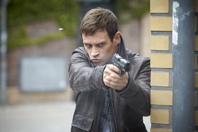 Bild 1 von 9: Alex (Vinzenz Kiefer) versucht Jessies Entführung durch Cortez zu verhindern...