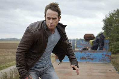 Bild 1 von 20: Während Semir (Erdogan Atalay, l.) sich noch nicht sicher ist, was er von Alex Brandt (Vinzenz Kiefer) halten soll, lässt Kim Krüger (Katja Woywood, 2.v.l.) diesen von Jenny (Katrin Heß) erst einmal aufs Revier bringen.