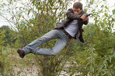 Bild 1 von 19: Alex (Vinzenz Kiefer) versucht Jessies Entführung durch Cortez zu verhindern...