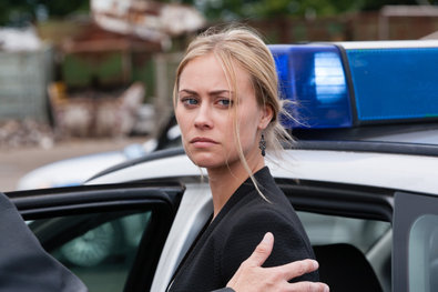 Obrázek 1 z 14: Když Alex (. Vinzenz Kiefer, l) požádat o práci jako řidič senzace, splňují Flo (Manuel Cortez, M.) a Hagen (Mario Irrek) ho s podezřením, ale Alex dostane svou šanci.