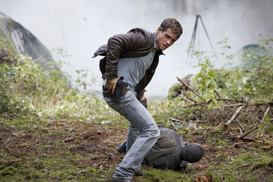 Bild 1 von 20: Während Semir (Erdogan Atalay, l.) sich noch nicht sicher ist, was er von Alex Brandt (Vinzenz Kiefer) halten soll, lässt Kim Krüger (Katja Woywood, 2.v.l.) diesen von Jenny (Katrin Heß) erst einmal aufs Revier bringen.