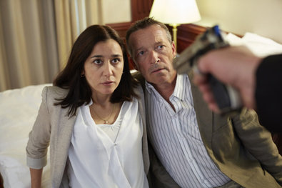 Bild 1 von 23: Semirs Tochter Dana (Gizem Emre) wurde mit Drogen gefügig gemacht und als Sexklavin an den lüsternen Beauchamp (Andreas Wellano) verkauft...