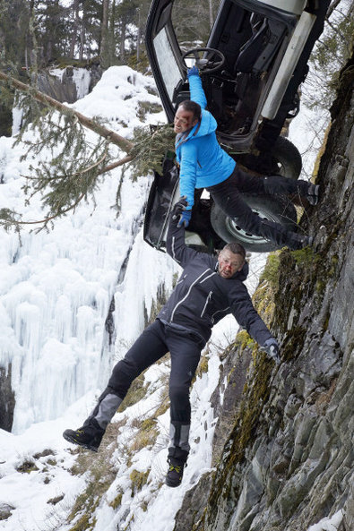 André (Mark Keller, oben) und Semir (Erdogan Atalay) hängen über dem Abgrund.