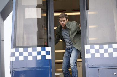 Obrázek 1 z 15: Margaret Ruhnau (Sylke Hannasky, vlevo) a Dr. Ruhnau (Christoph Gareisen) dráha s psychologem (Maria gardenier) a inspektor Černý, TV pokrytí z únosu své dcery (Daniel Wiemerem, r.).