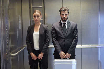 Obrázek 1 z 14: Když Alex (. Vinzenz Kiefer, l) požádat o práci jako řidič senzace, splňují Flo (Manuel Cortez, M.) a Hagen (Mario Irrek) ho s podezřením, ale Alex dostane svou šanci.