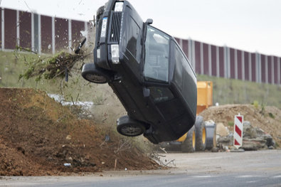 Bild 1 von 15: Mats Vollmer (Wayne Carpendale, l.) behauptet Semir (Erdogan Atalay, M.) und Alex (Vinzenz Kiefer) gegenüber, die Sache mit dem plötzlich aufgetauchten Spike klären zu wollen.