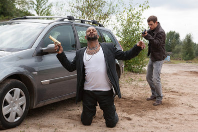 Bild 1 von 19: Alex (Vinzenz Kiefer) versucht Jessies Entführung durch Cortez zu verhindern...