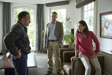 Bild 1 von 23: Semirs Tochter Dana (Gizem Emre) wurde mit Drogen gefügig gemacht und als Sexklavin an den lüsternen Beauchamp (Andreas Wellano) verkauft...