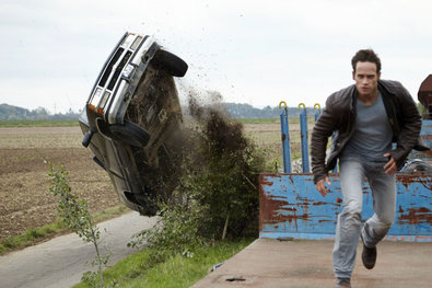 Bild 1 von 20: Während Semir (Erdogan Atalay, l.) sich noch nicht sicher ist, was er von Alex Brandt (Vinzenz Kiefer) halten soll, lässt Kim Krüger (Katja Woywood, 2.v.l.) diesen von Jenny (Katrin Heß) erst einmal aufs Revier bringen.