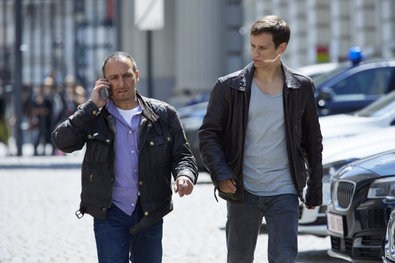 Bild 1 von 23: Semirs Tochter Dana (Gizem Emre) wurde mit Drogen gefügig gemacht und als Sexklavin an den lüsternen Beauchamp (Andreas Wellano) verkauft...