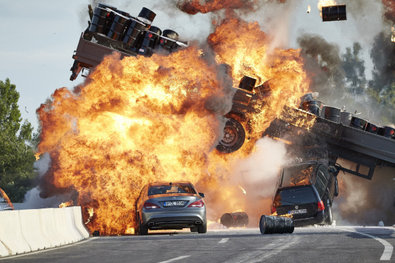 Bild 1 von 23: Semirs Tochter Dana (Gizem Emre) wurde mit Drogen gefügig gemacht und als Sexklavin an den lüsternen Beauchamp (Andreas Wellano) verkauft...